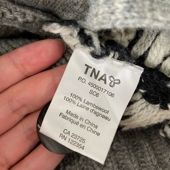 Aritzia TNA Wool Cowichan Sweater - Picture 2 of 2